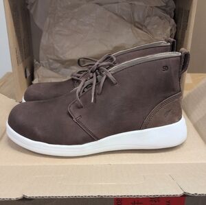 Wonen's Red Wing Brown Casual Shoes Brand New Size 8
